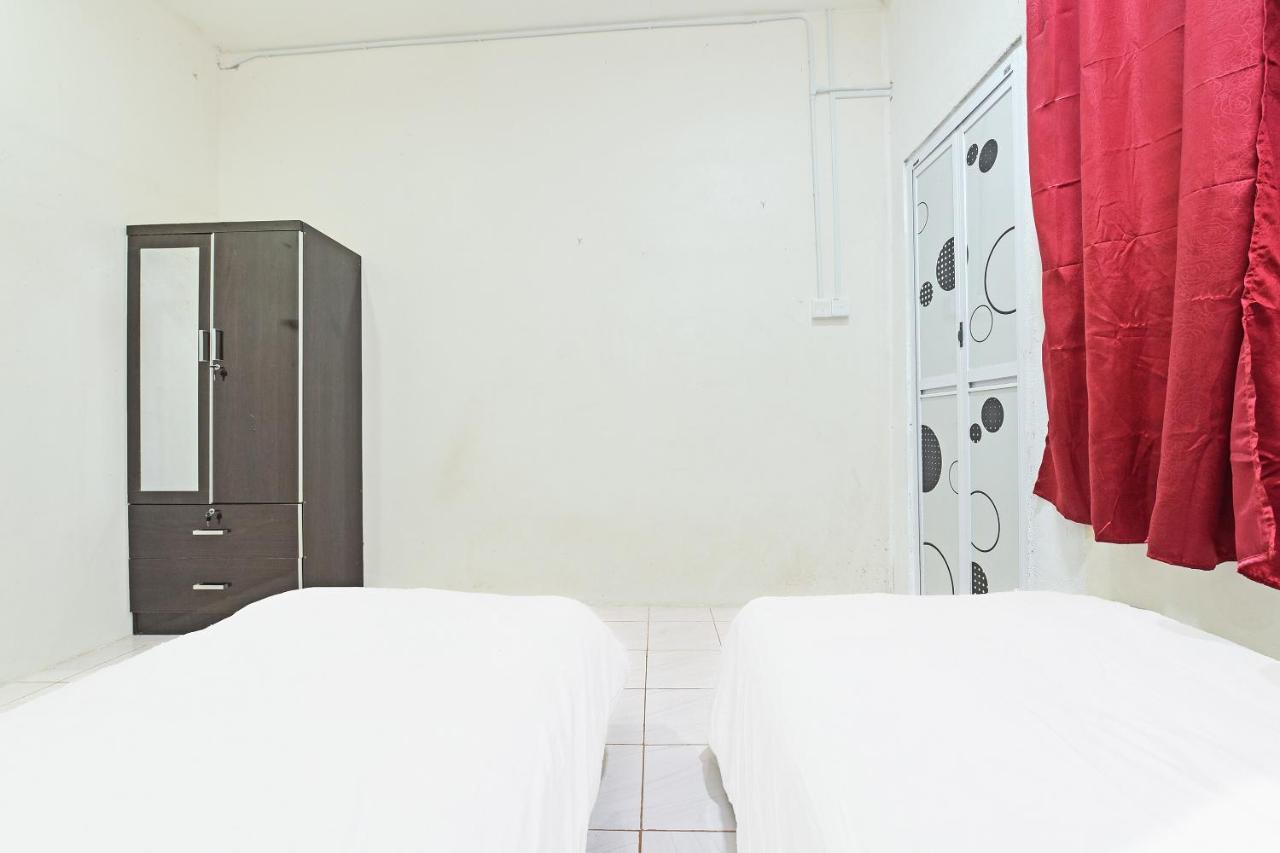 Oyo 90596 Casaria Inn Paka Exteriér fotografie